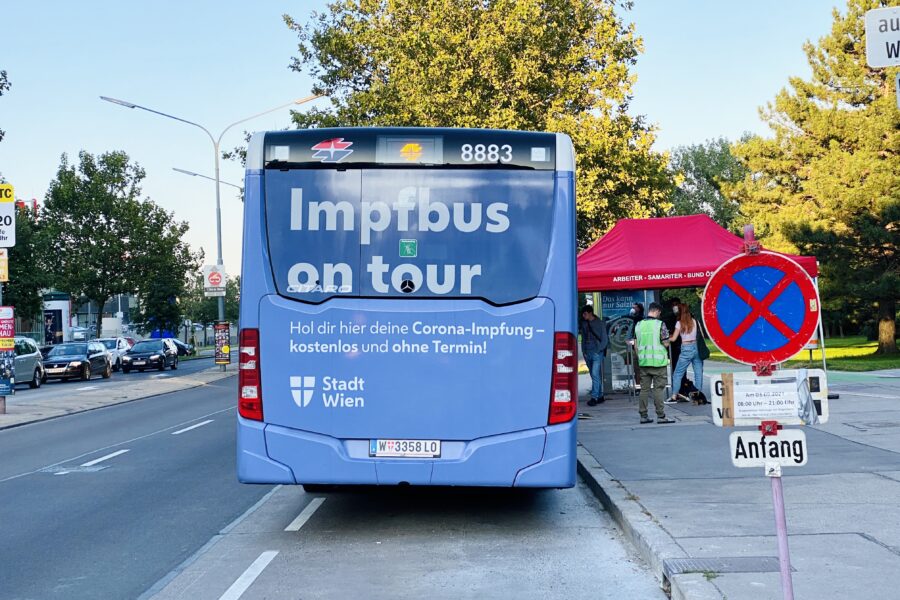 Impfbus von hinten